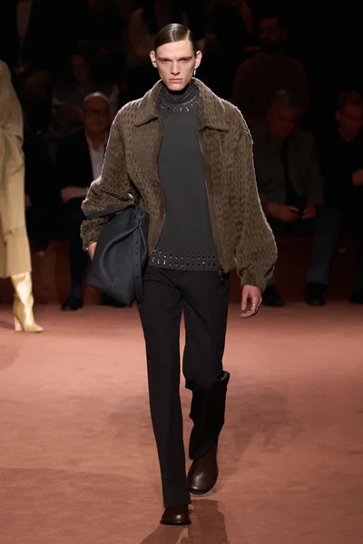 Look 38